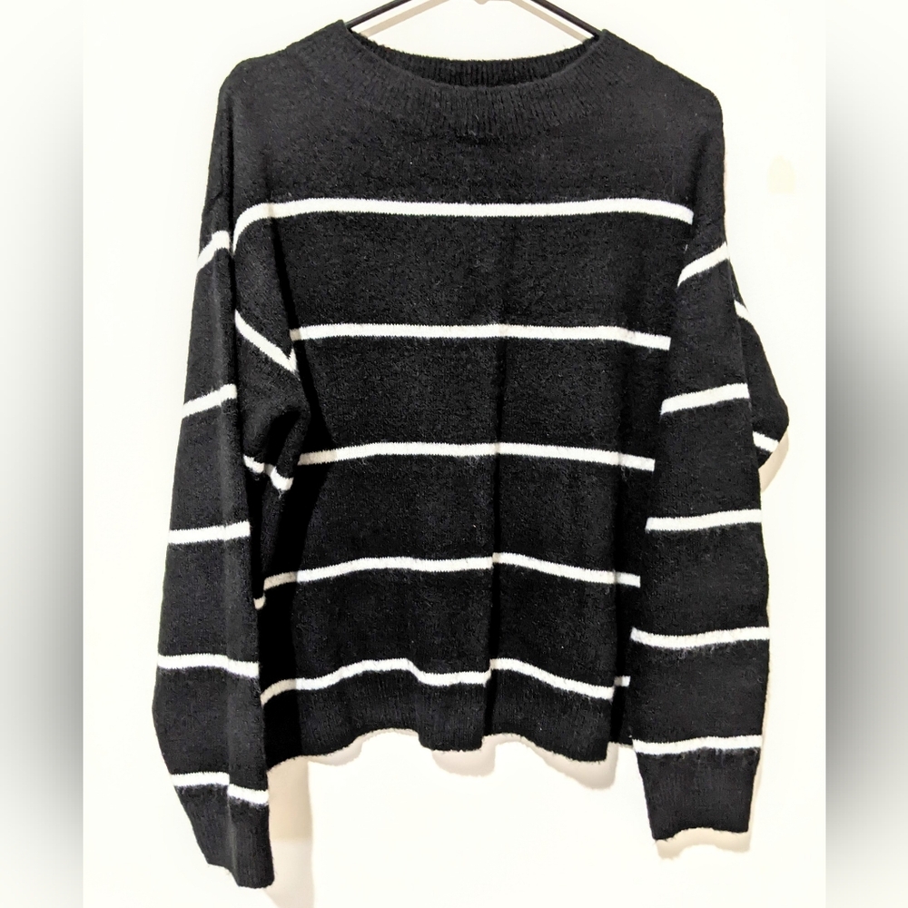 H&m black white stripe cozy comfy warm wool sweater sz small scoop neck